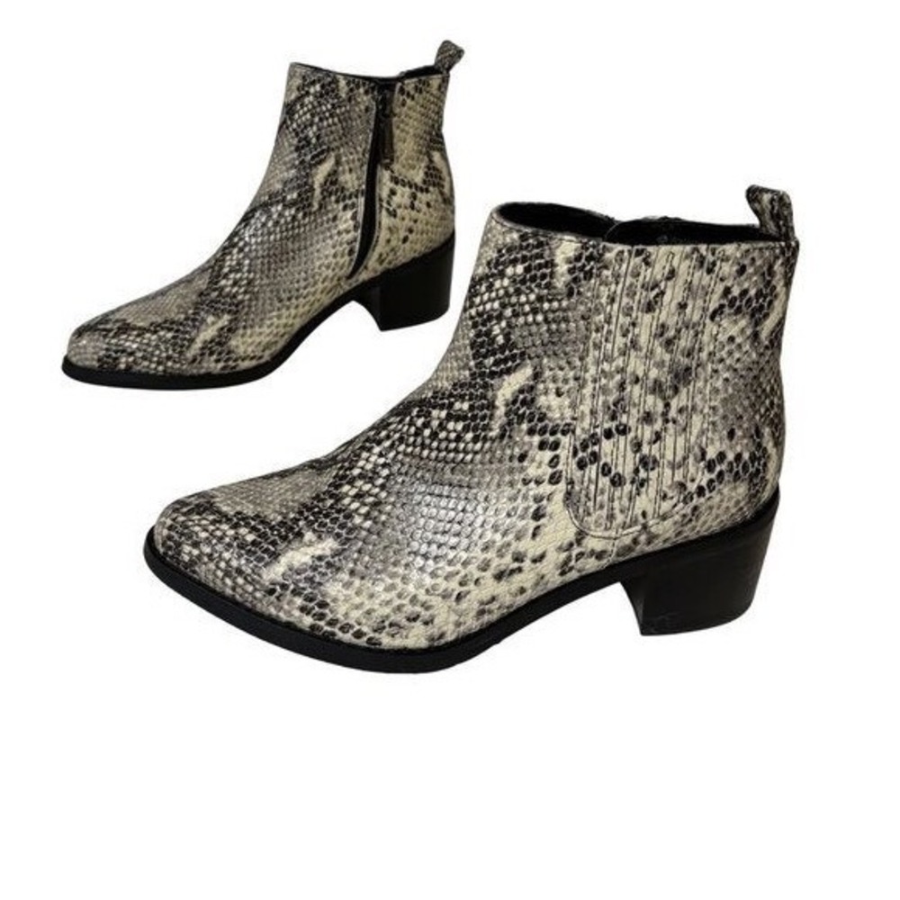 Blondo Leather Waterproof Ankle Boots 7.5 Black Cream Animal Snakeskin Print